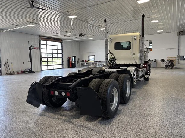 2020 Kenworth T800 in Hartford, SD — photo 4