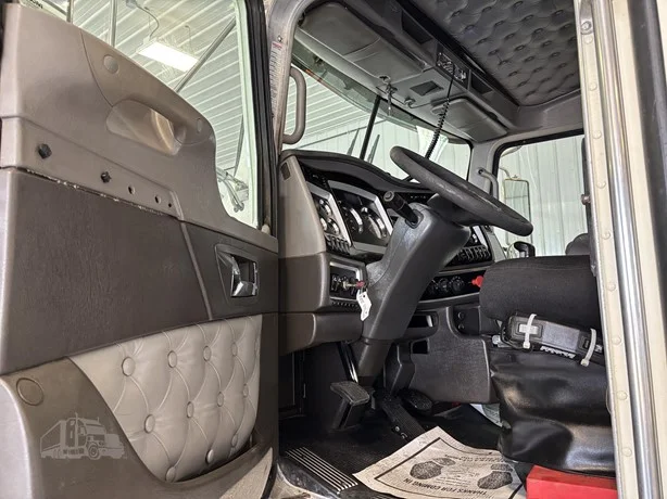 2020 Kenworth T800 in Hartford, SD — photo 11