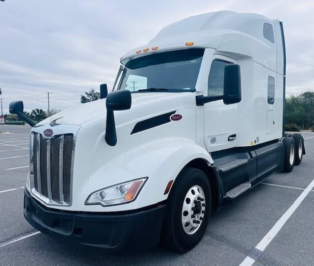 2021 Peterbilt 579 - image 2