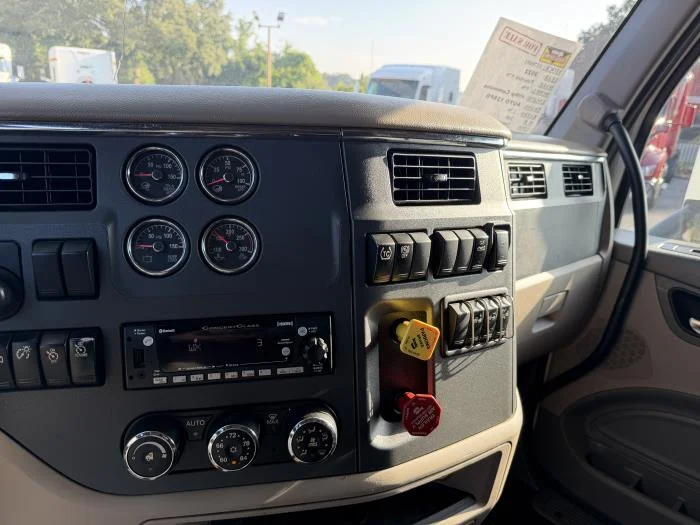 2022 Peterbilt 579 in Haines City, FL — photo 25