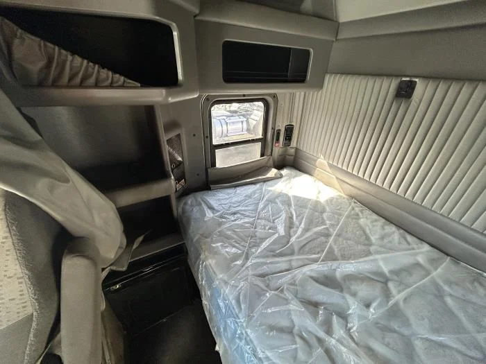 2019 Kenworth T800 - image 17