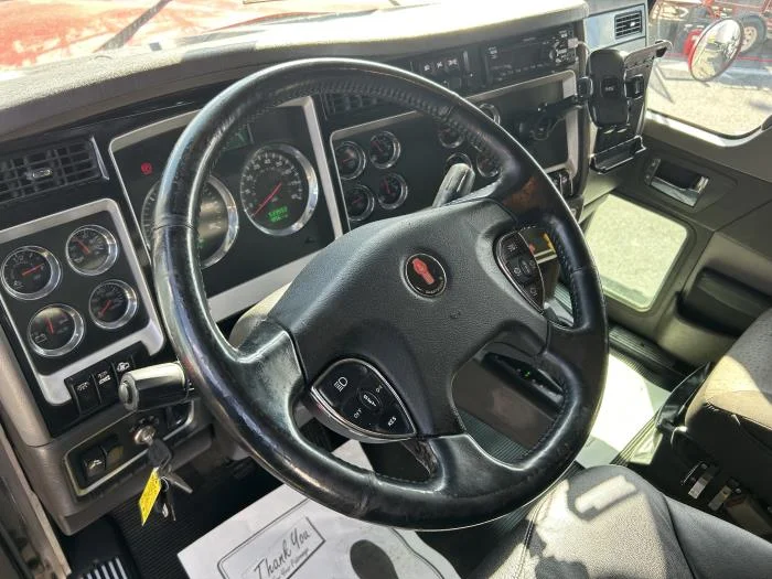 2019 Kenworth T800 - image 12