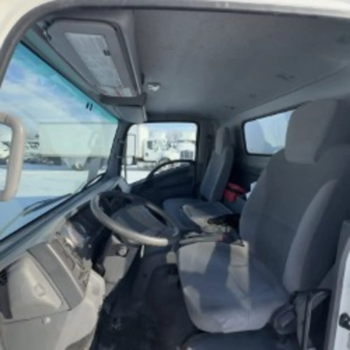 2019 Isuzu NPR - image 7