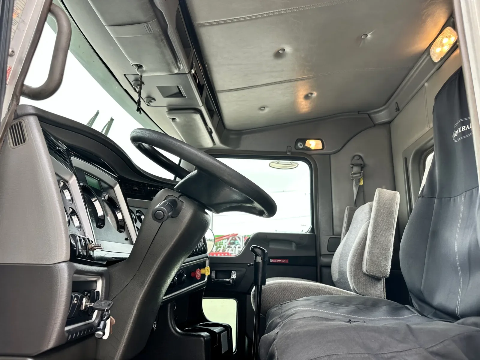 2014 Kenworth T800 - image 14