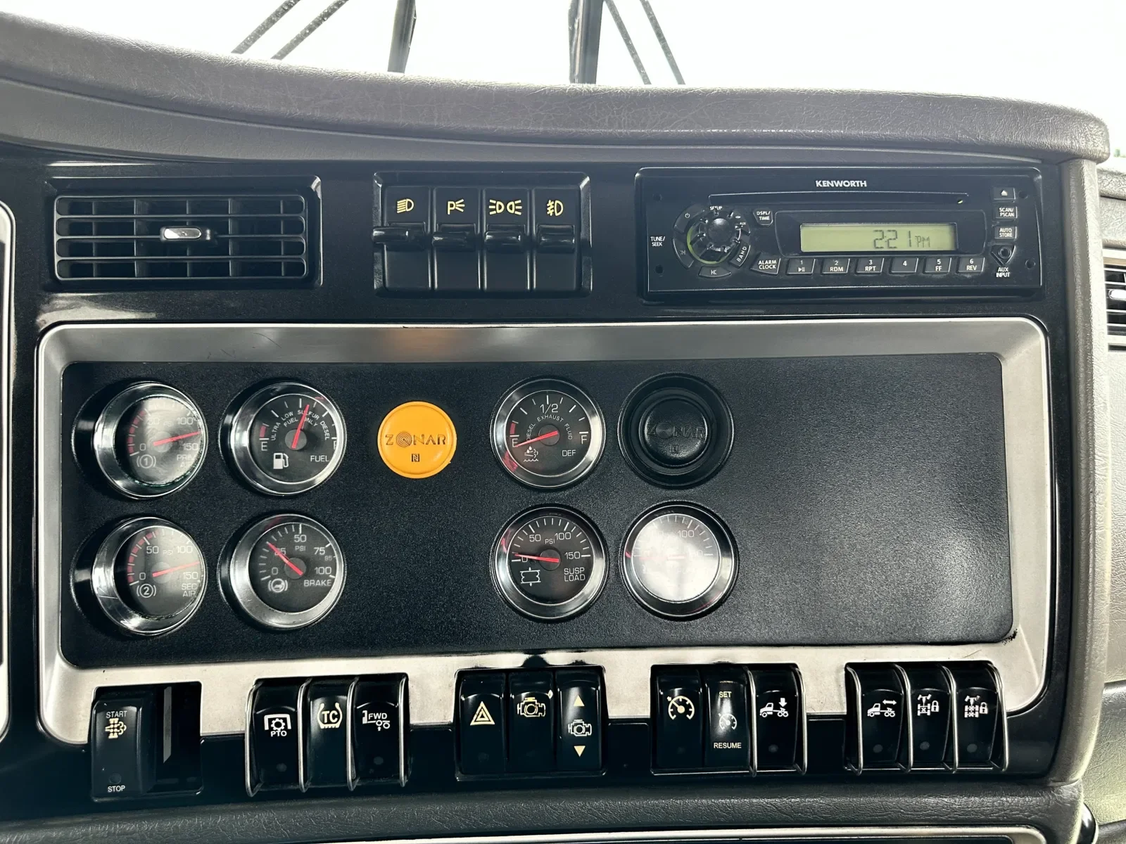 2014 Kenworth T800 in Hutchins, TX — photo 18