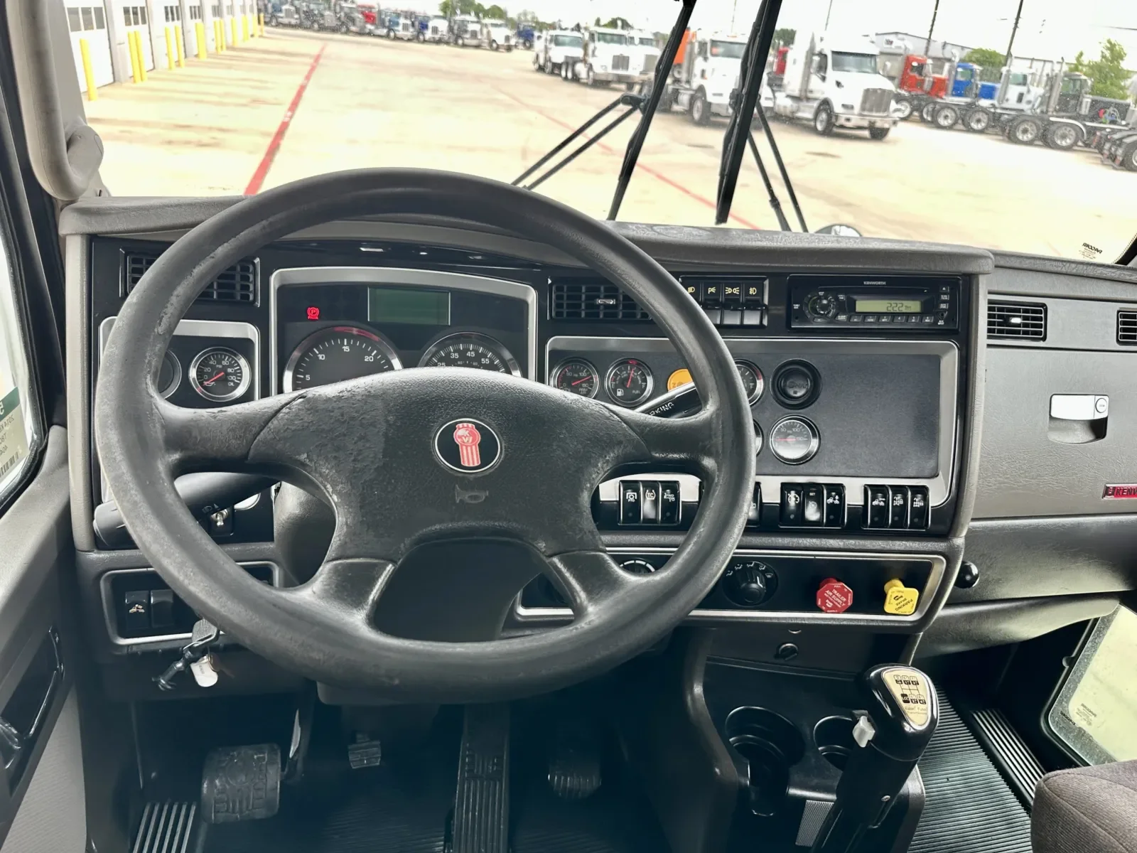 2014 Kenworth T800 - image 16