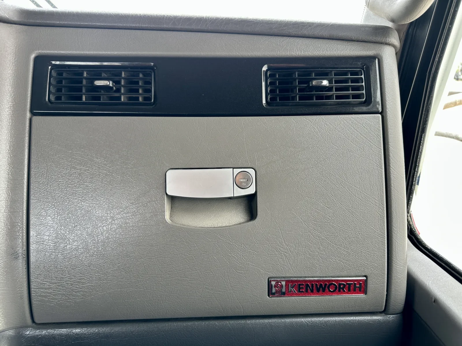 2014 Kenworth T800 in Hutchins, TX — photo 19