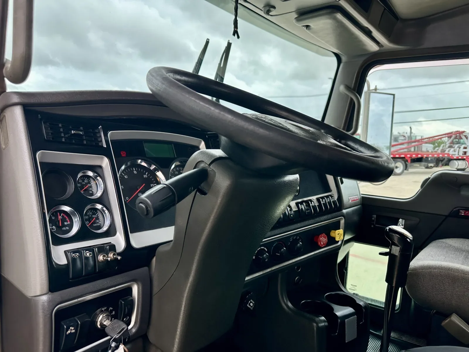 2014 Kenworth T800 in Hutchins, TX — photo 15