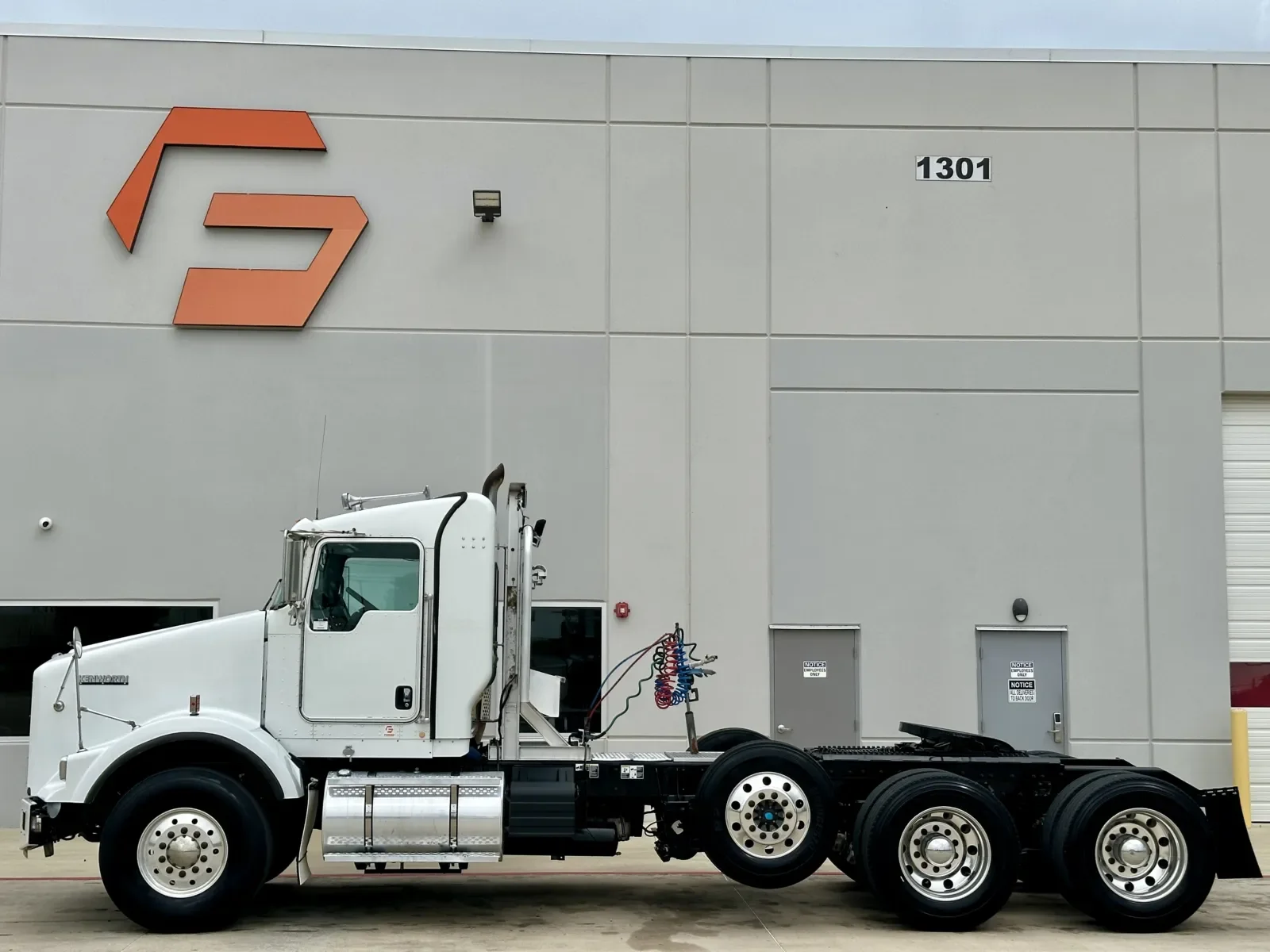 2014 Kenworth T800 in Hutchins, TX — photo 4
