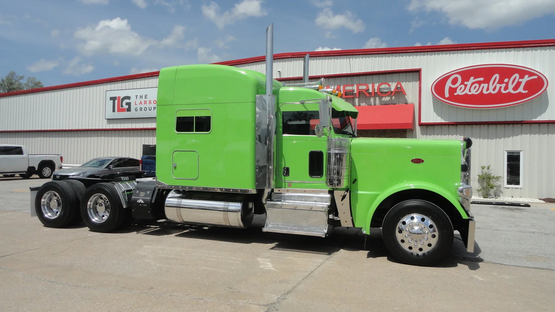 2017 Peterbilt 389 in Sikeston, MO — photo 2