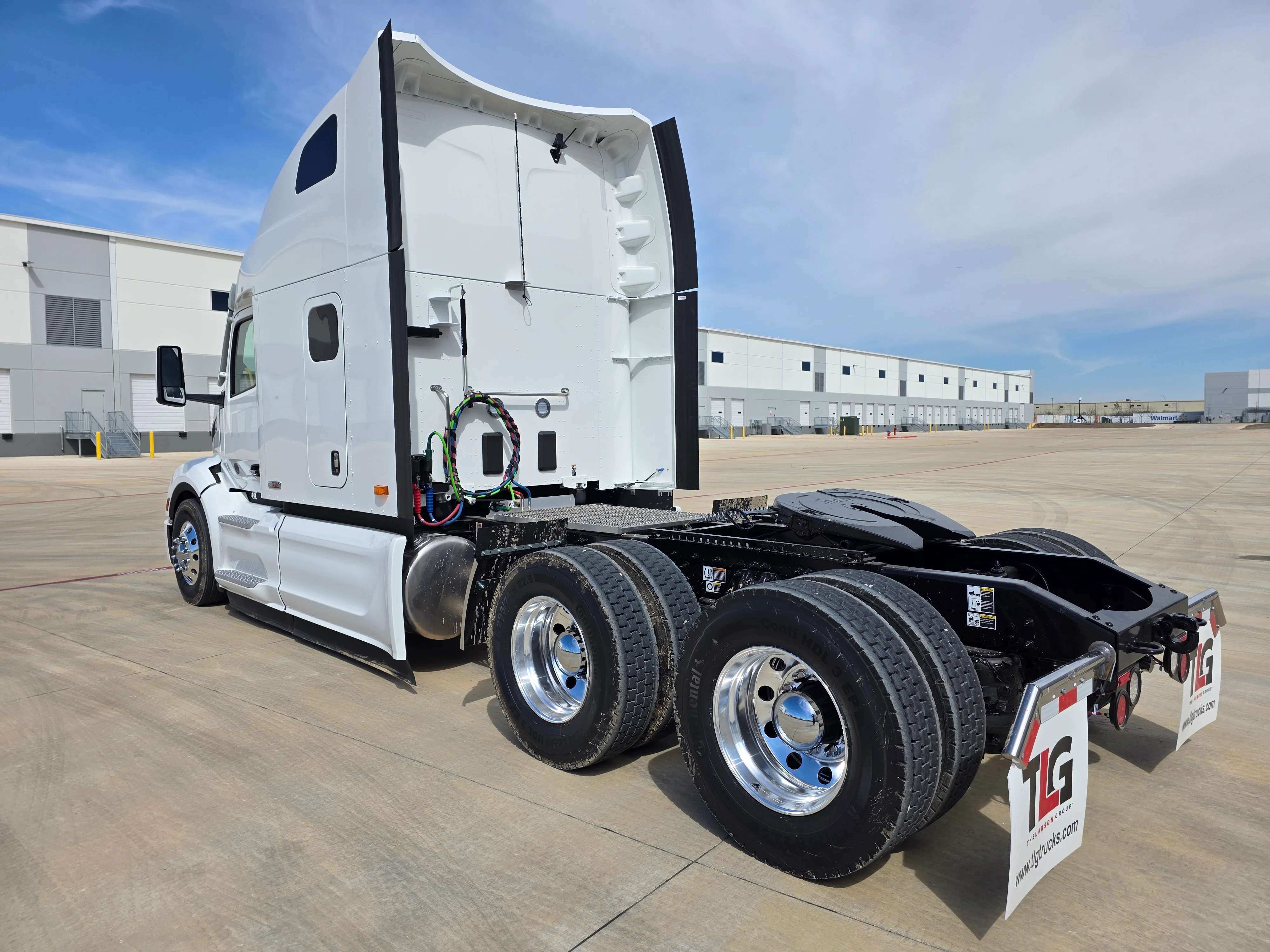 2027 Peterbilt 579 in Charlotte, NC — photo 3
