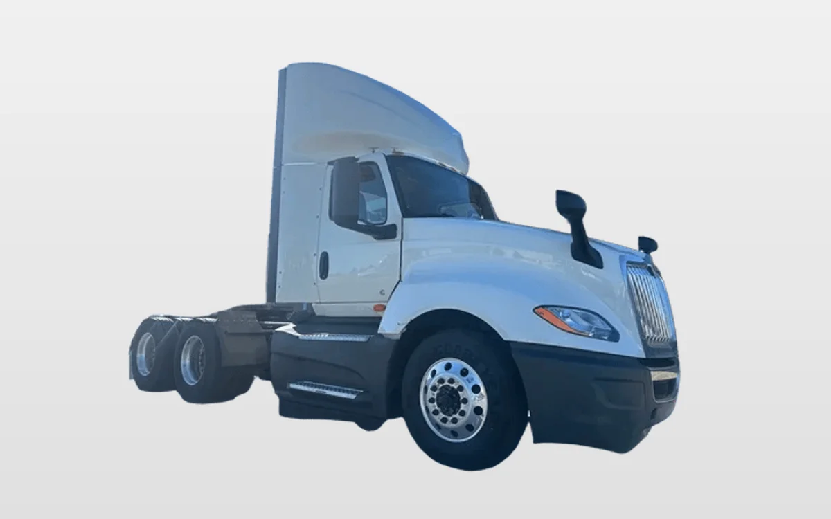 2021 International LT - image 1