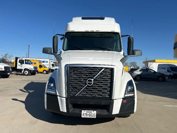 2023 Volvo VNL 760 - image 2