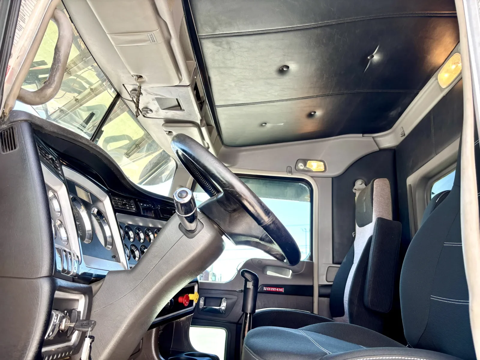 2020 Kenworth W900 - image 14