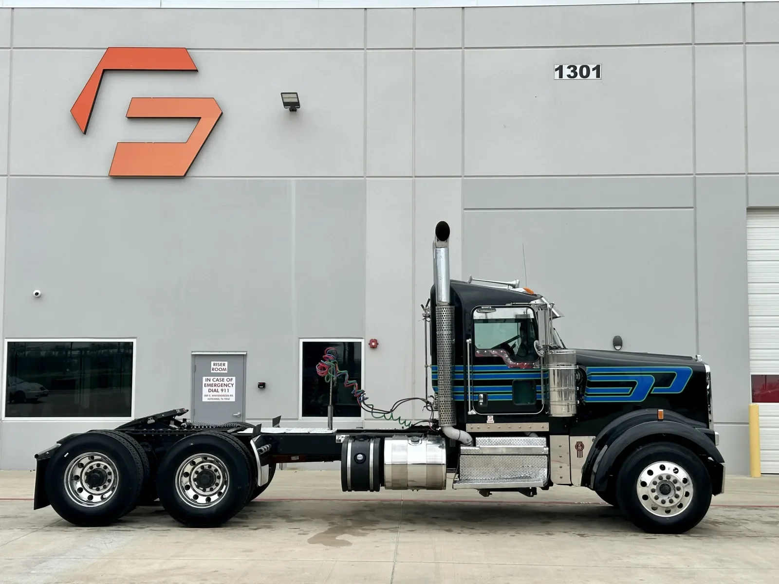 2020 Kenworth W900 - image 3