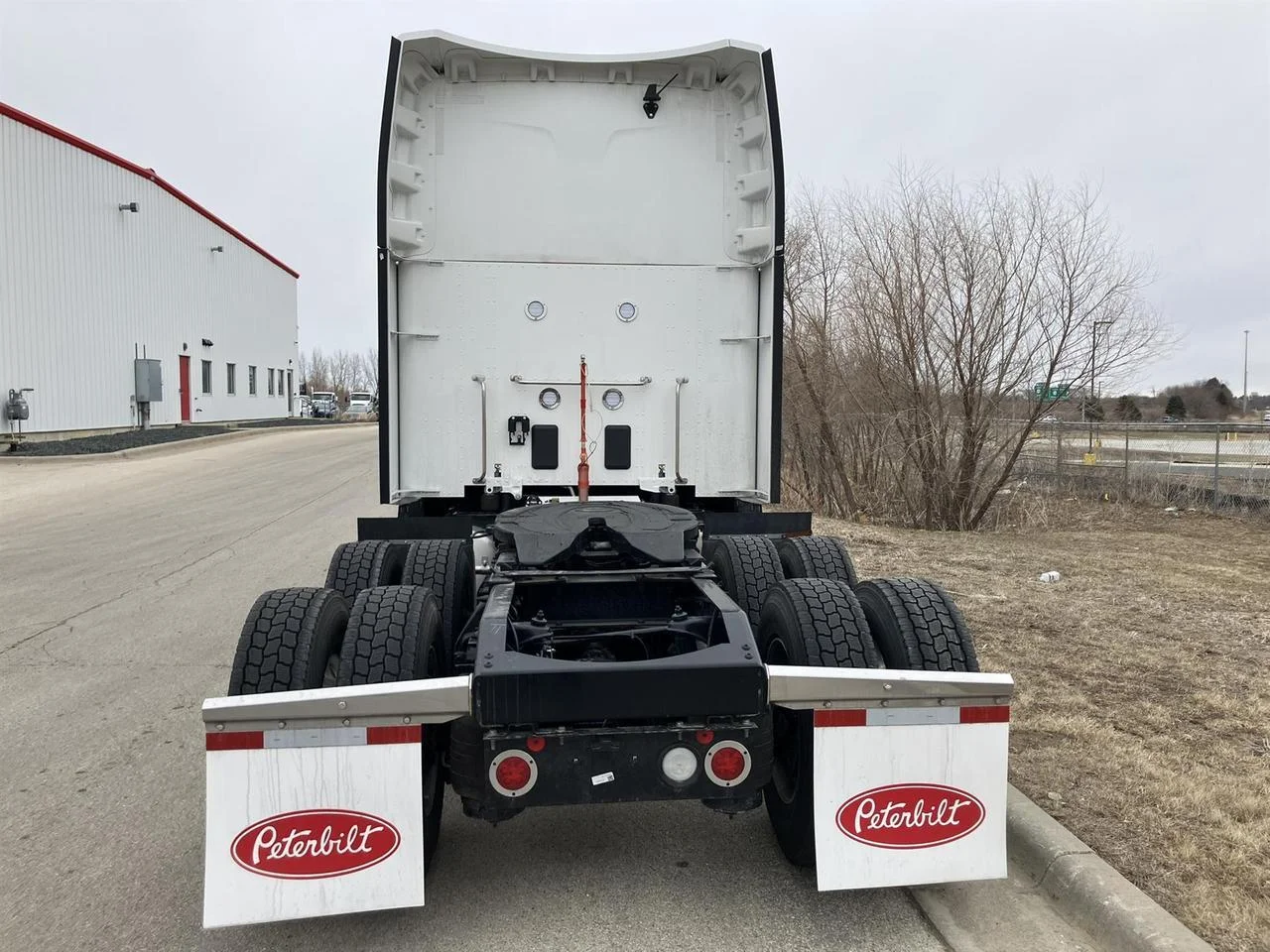2027 Peterbilt 579 - image 2