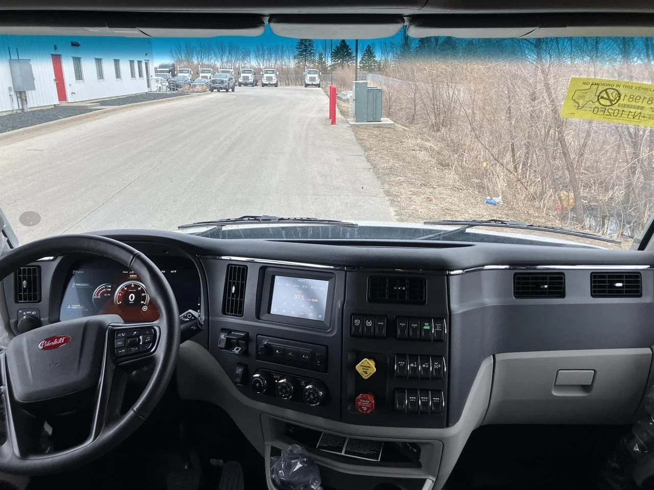 2027 Peterbilt 579 - image 3