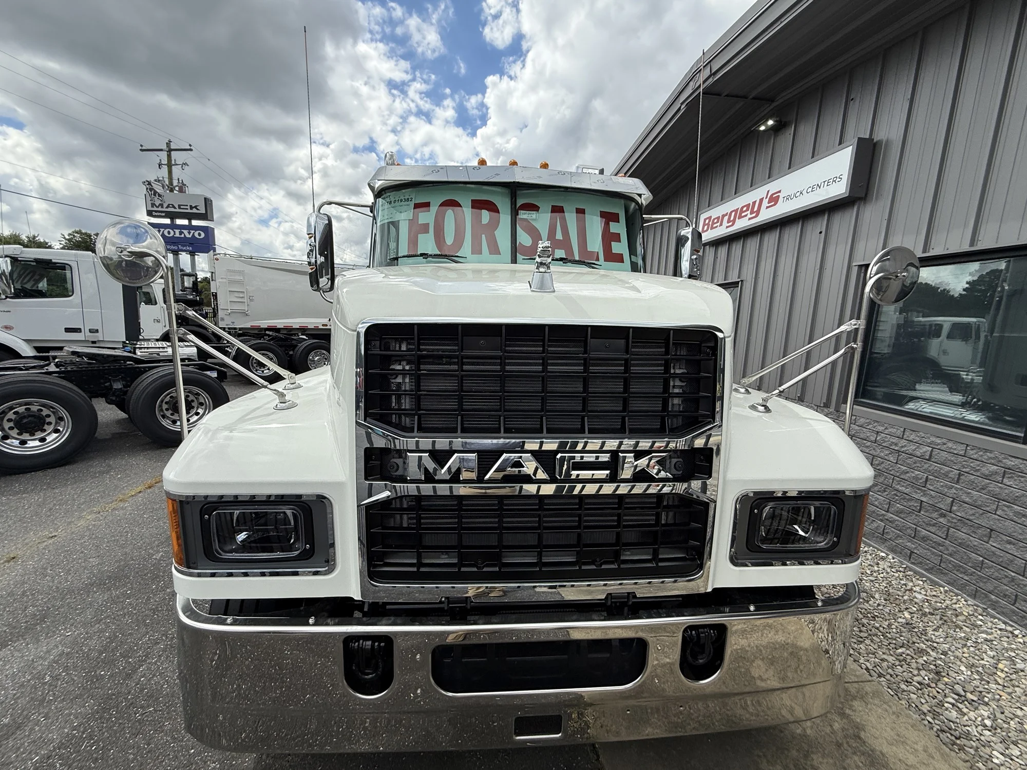 2026 Mack Pinnacle — photo 4