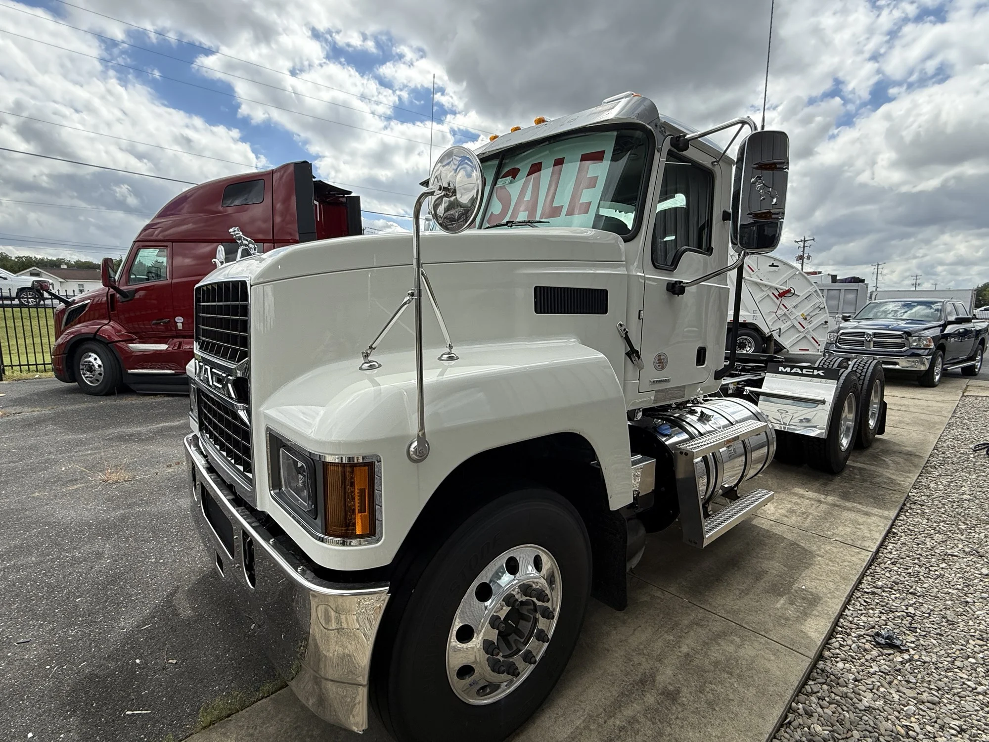 2026 Mack Pinnacle — photo 2