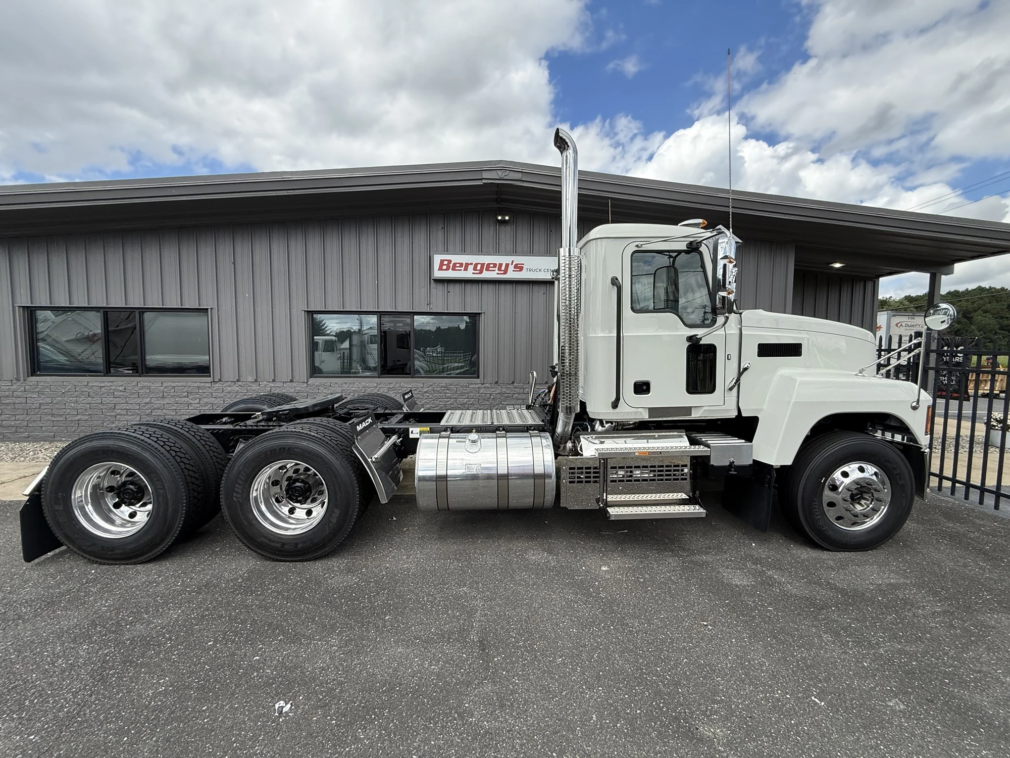 2026 Mack Pinnacle in Wrightsville, PA — photo 3