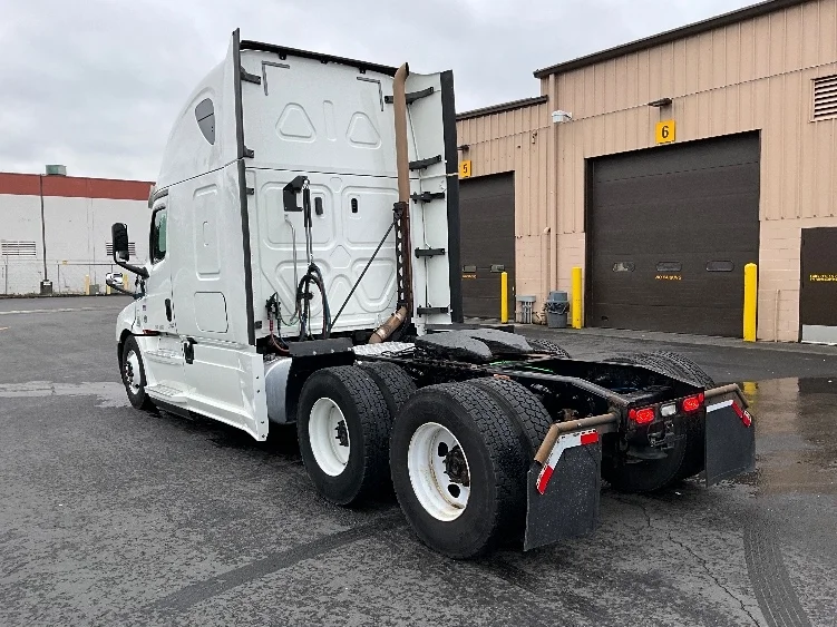 2020 Freightliner Cascadia - image 5