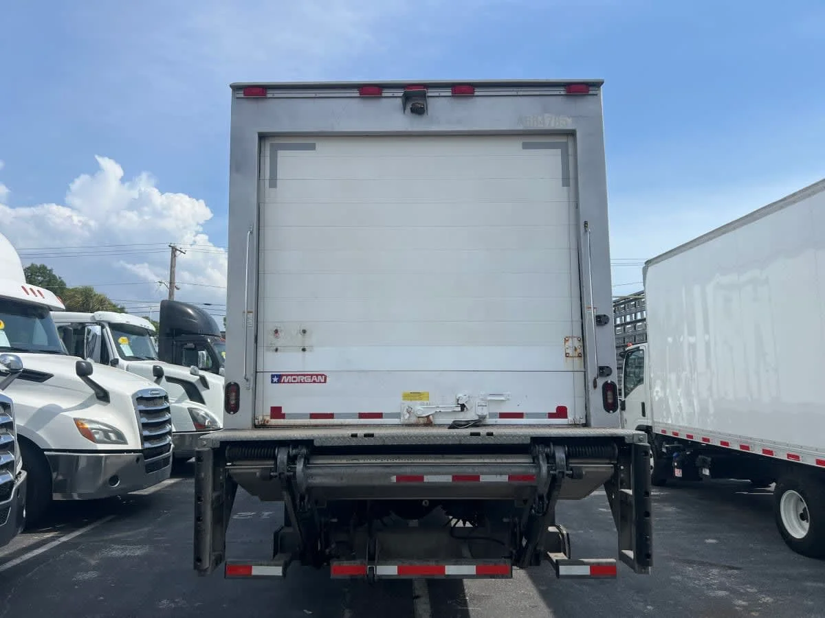 2018 Freightliner M2 106 in Tampa, FL — photo 5