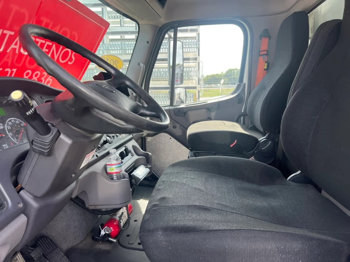 2018 Freightliner M2 106 in Tampa, FL — photo 8