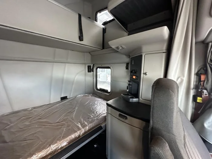 2021 Peterbilt 579 - image 16