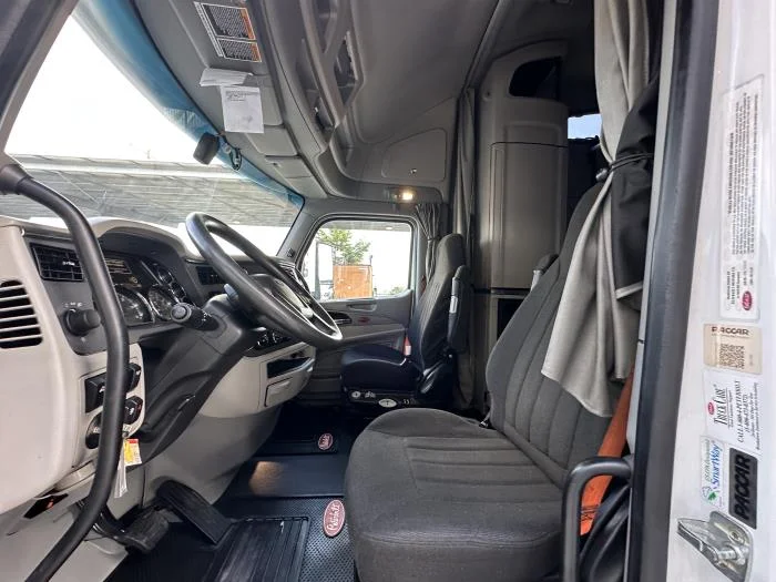 2021 Peterbilt 579 - image 12
