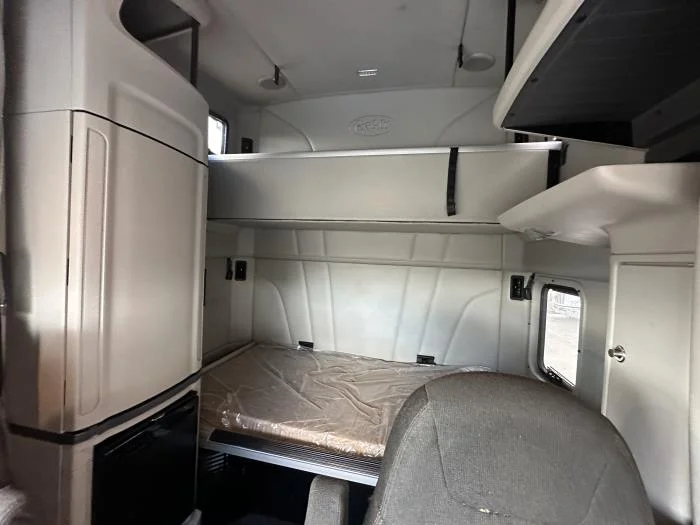 2021 Peterbilt 579 - image 13