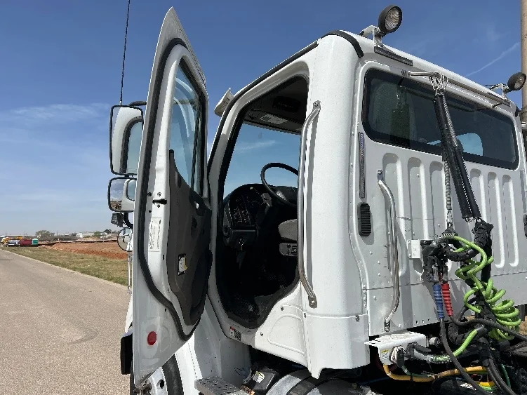 2019 Freightliner M2 112 - image 9