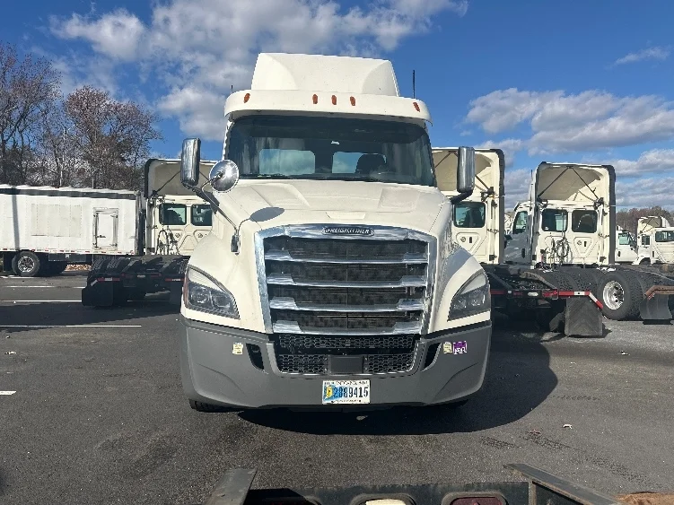 2020 Freightliner Cascadia in Jessup, MD — photo 2