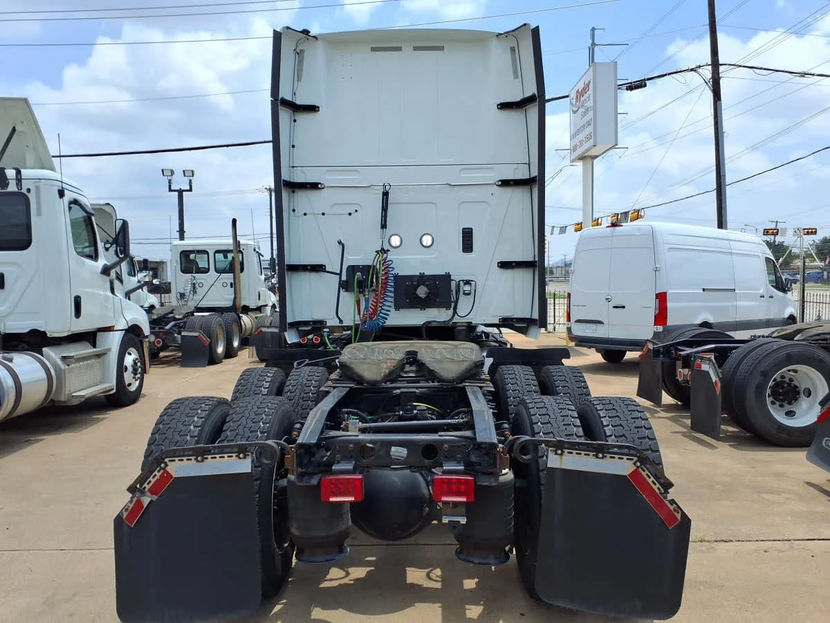 2019 International LT in Dallas, TX — photo 5
