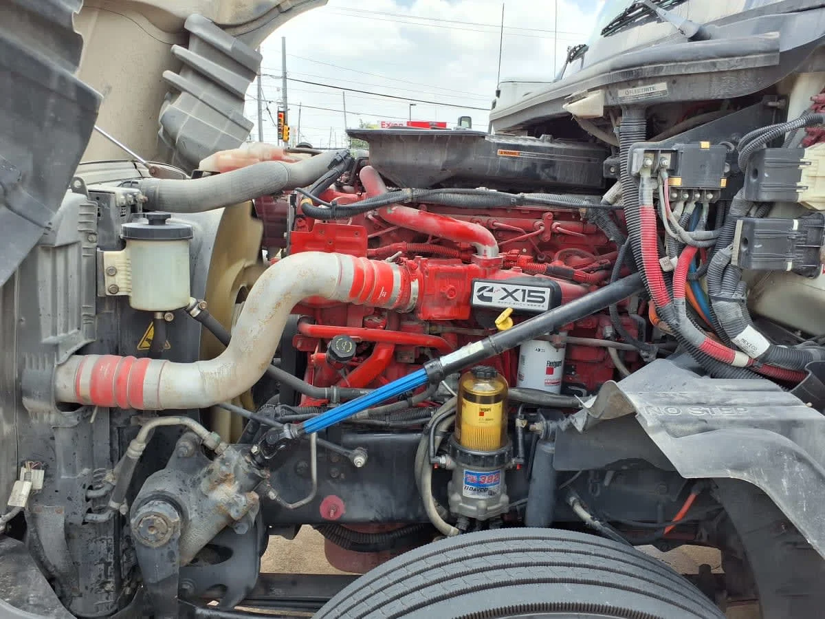 2019 International LT in Dallas, TX — photo 9