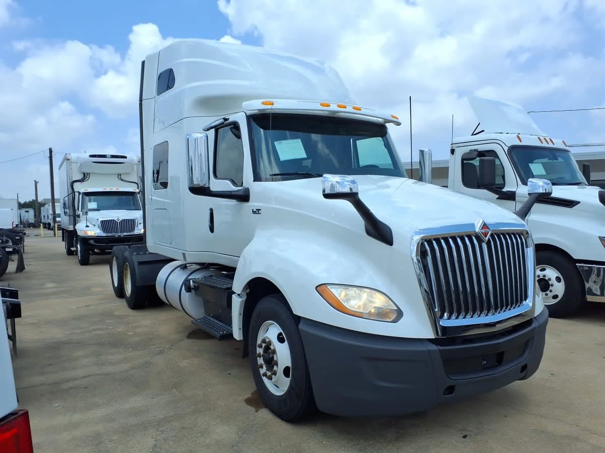 2019 International LT in Dallas, TX — photo 3