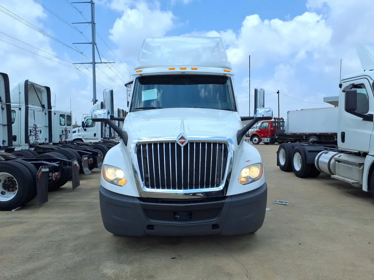 2019 International LT in Dallas, TX — photo 2
