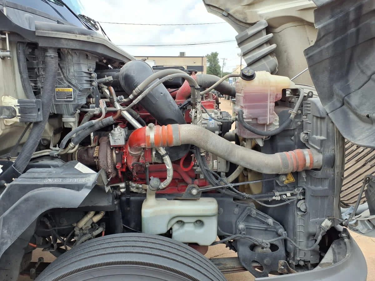 2019 International LT in Dallas, TX — photo 10