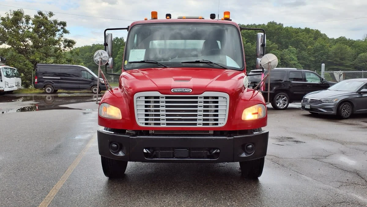 2019 Freightliner M2 106 in Salisbury, MA — photo 2