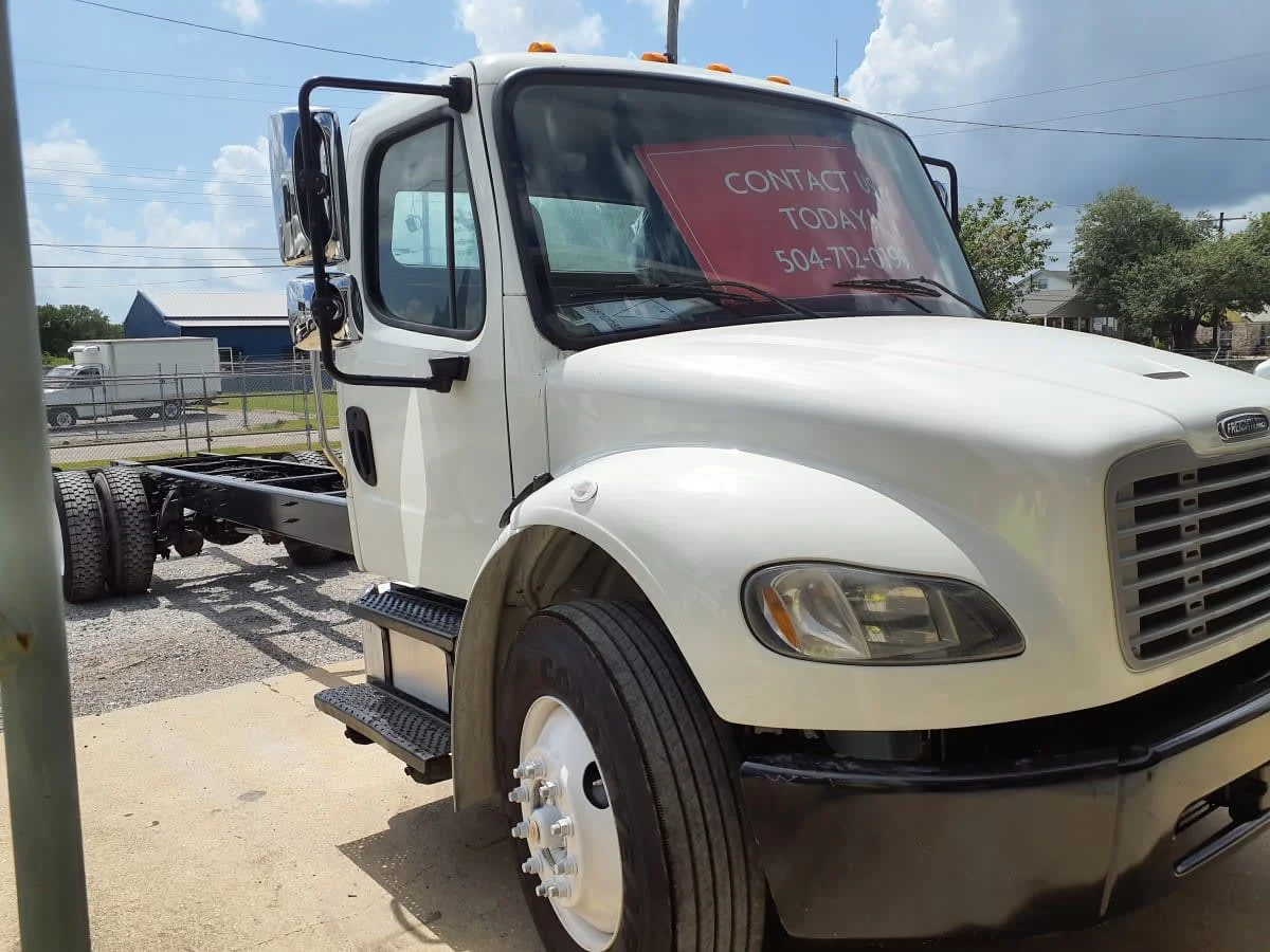 2018 Freightliner M2 106 in St. Rose, LA — photo 3