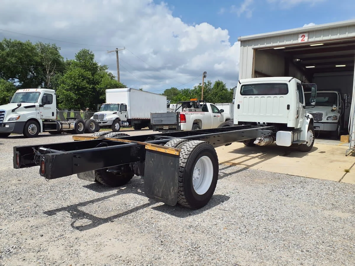 2018 Freightliner M2 106 in St. Rose, LA — photo 4