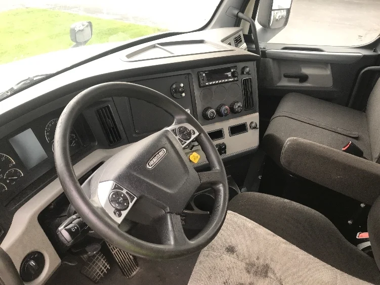 2021 Freightliner Cascadia - image 10