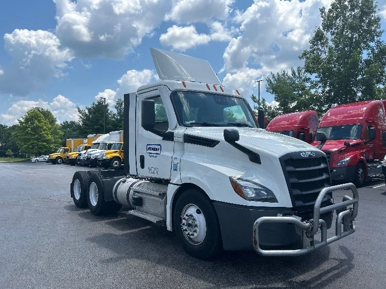 2021 Freightliner Cascadia in Corsica, PA