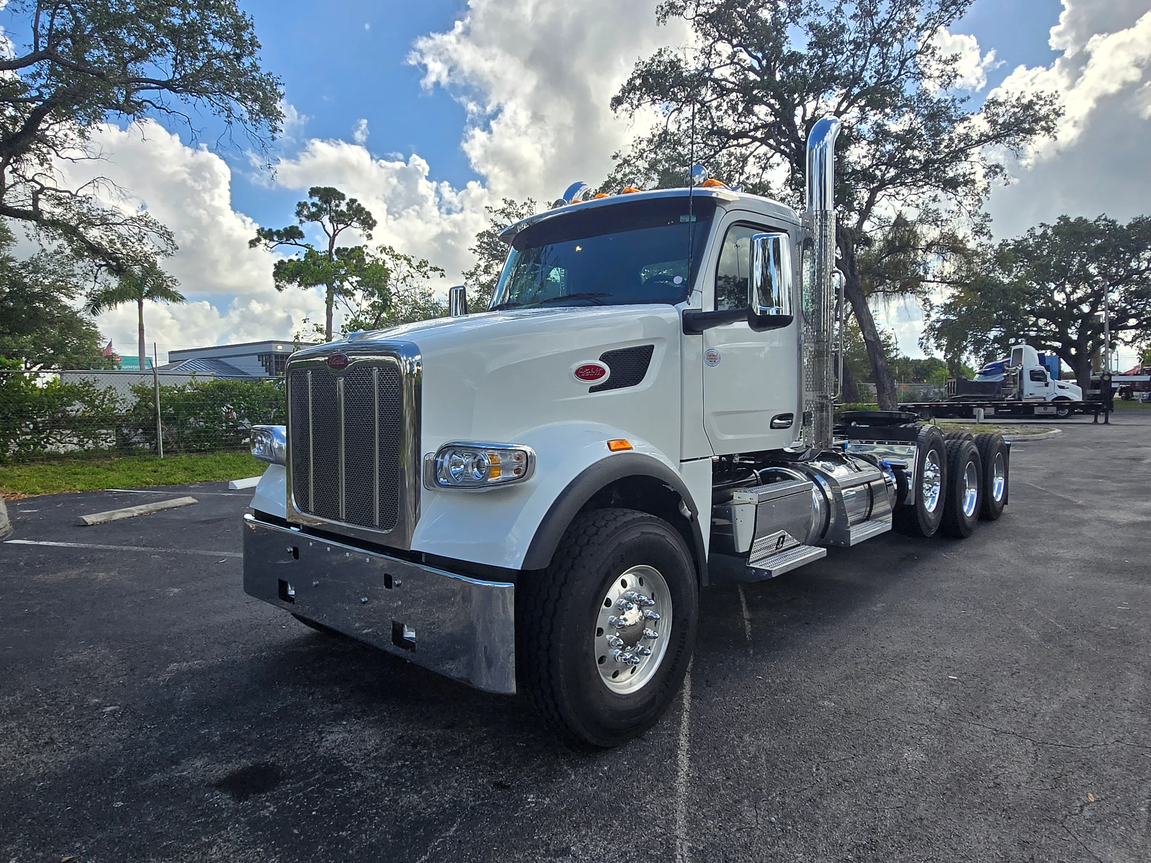 2026 Peterbilt 567 in Fort Pierce, FL — photo 2