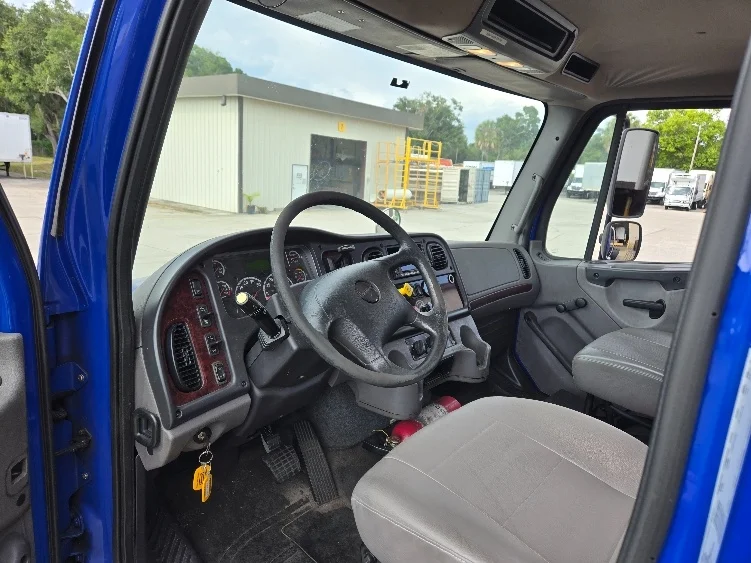 2020 Freightliner eM2 in Tampa, FL — photo 10