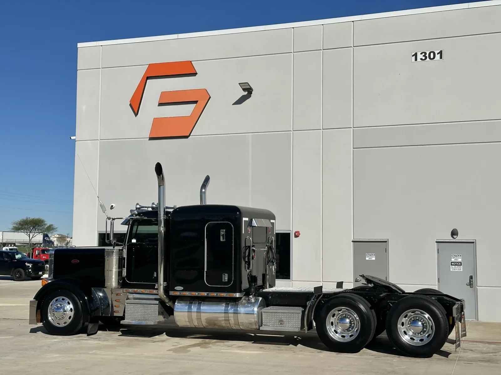 2005 Peterbilt 379 in Hutchins, TX — photo 6