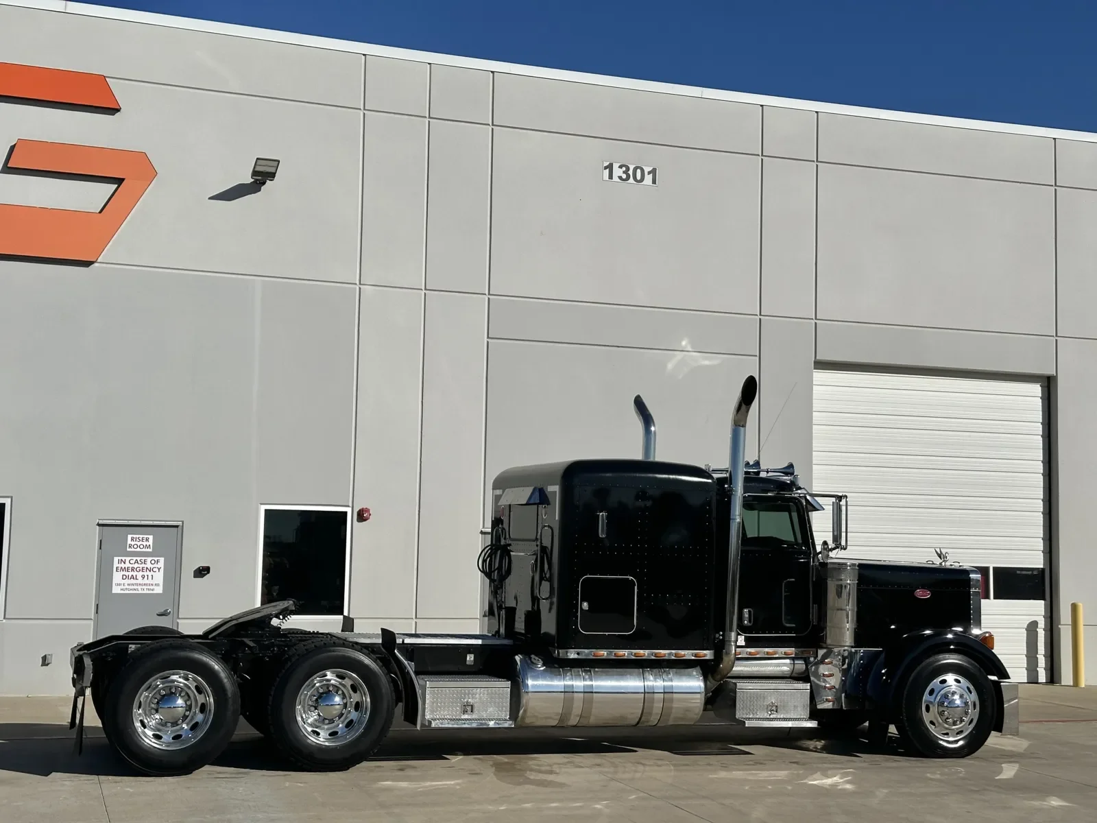 2005 Peterbilt 379 in Hutchins, TX — photo 5