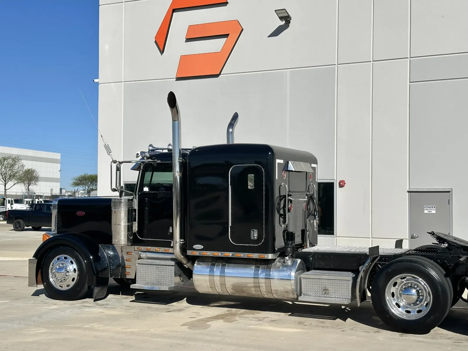 2005 Peterbilt 379 in Hutchins, TX — photo 8