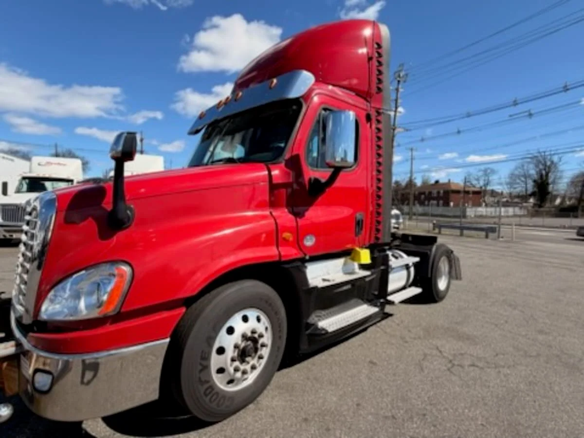 2019 Freightliner Cascadia in Kearny, NJ