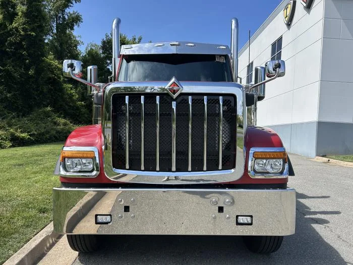 2027 International HX — photo 3