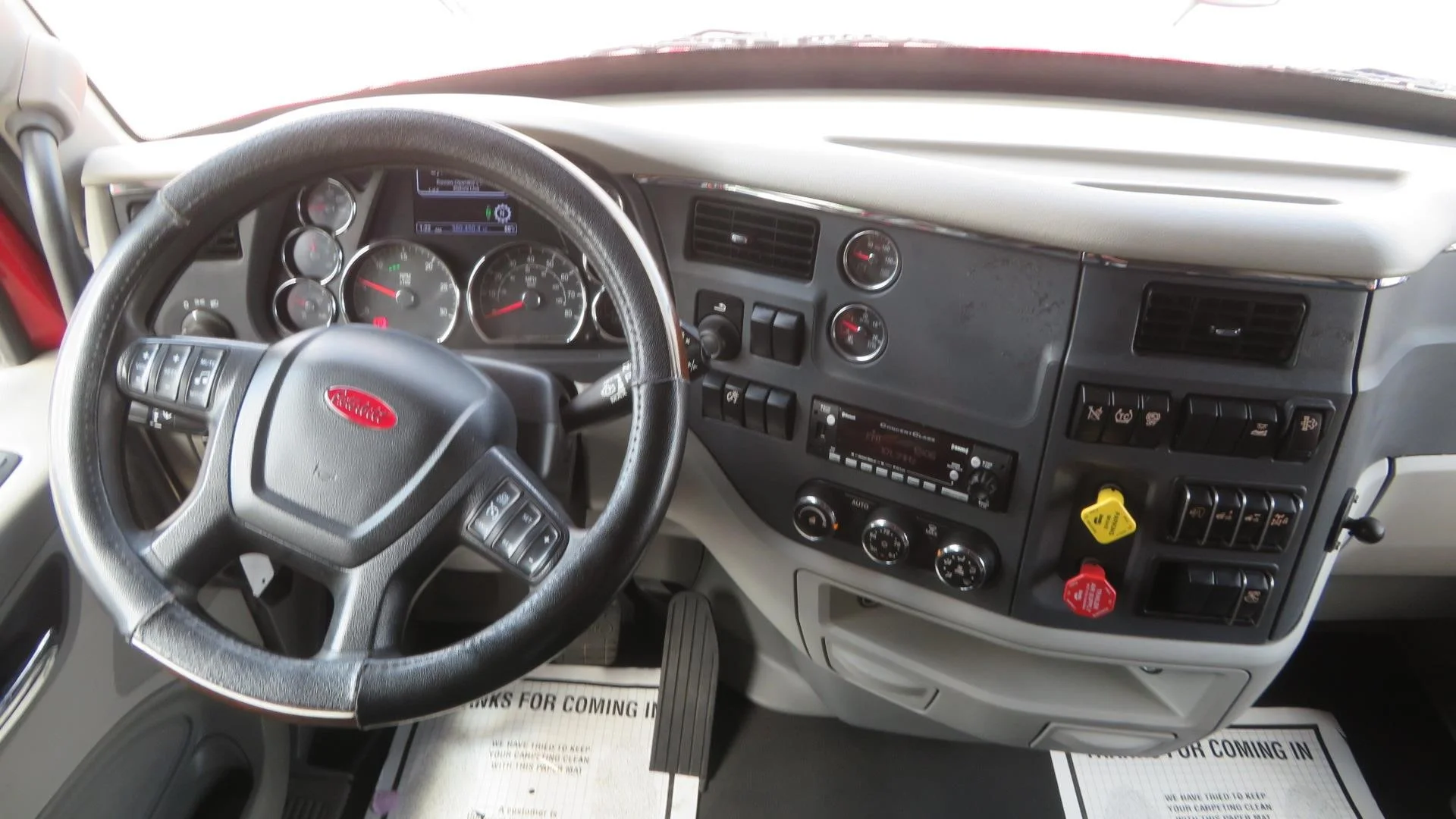 2022 Peterbilt 579 in MI — photo 10